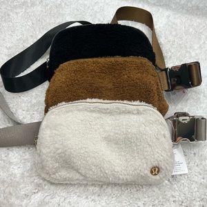 🍋Lululemon everywhere fleece belt bag